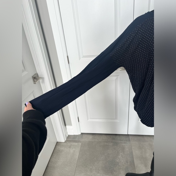 French connection navy and gold polka dot top size large item 07-33 - Picture 3 of 7